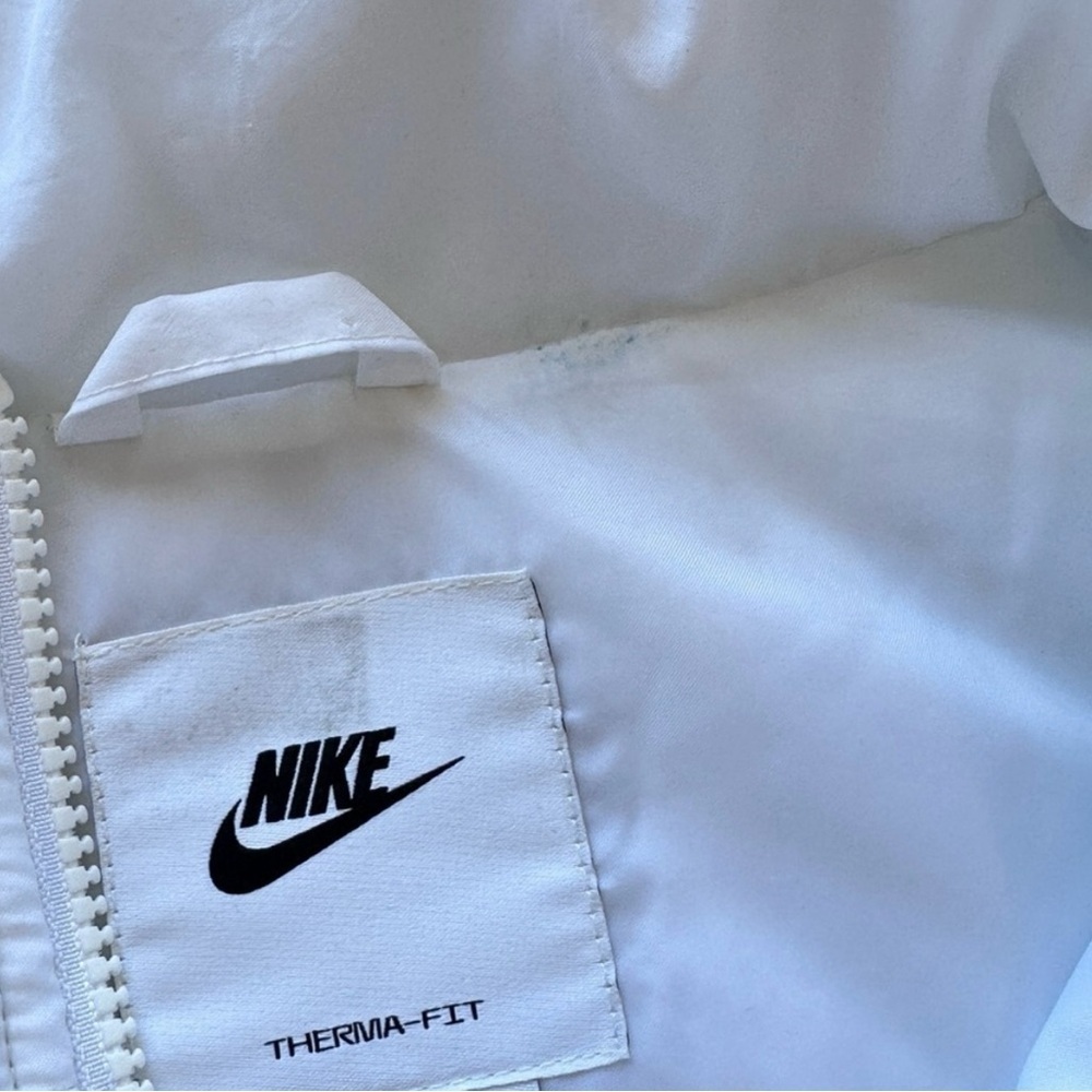 NWT Nike Women’s Sportswear Classic Puffer
Therma-FIT Loose Vest in Sail/Black - Picture 11 of 13